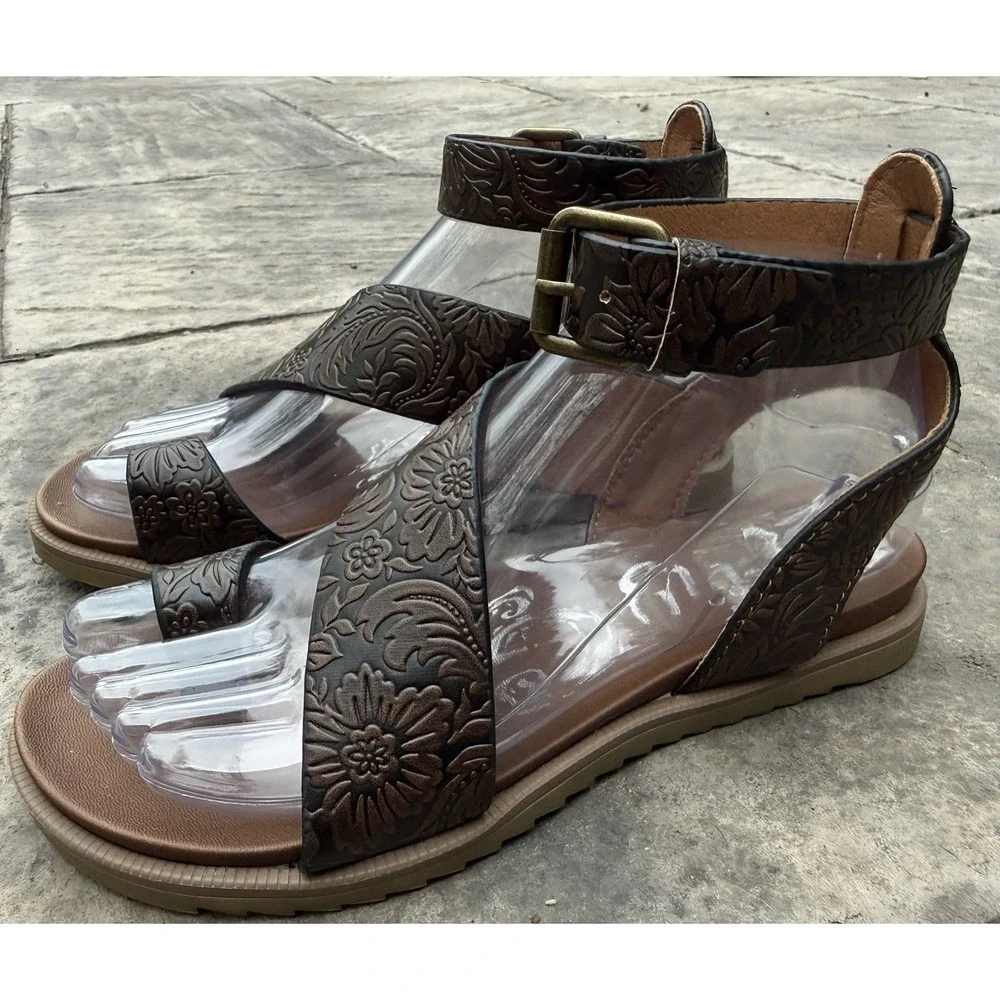 Very G Steffy Tooled Strappy Sandals Women Sz 6 Brown Gladiator Boho Flats